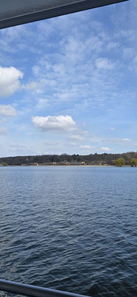 Blick vom Schiff auf das Strandbad Wannsee