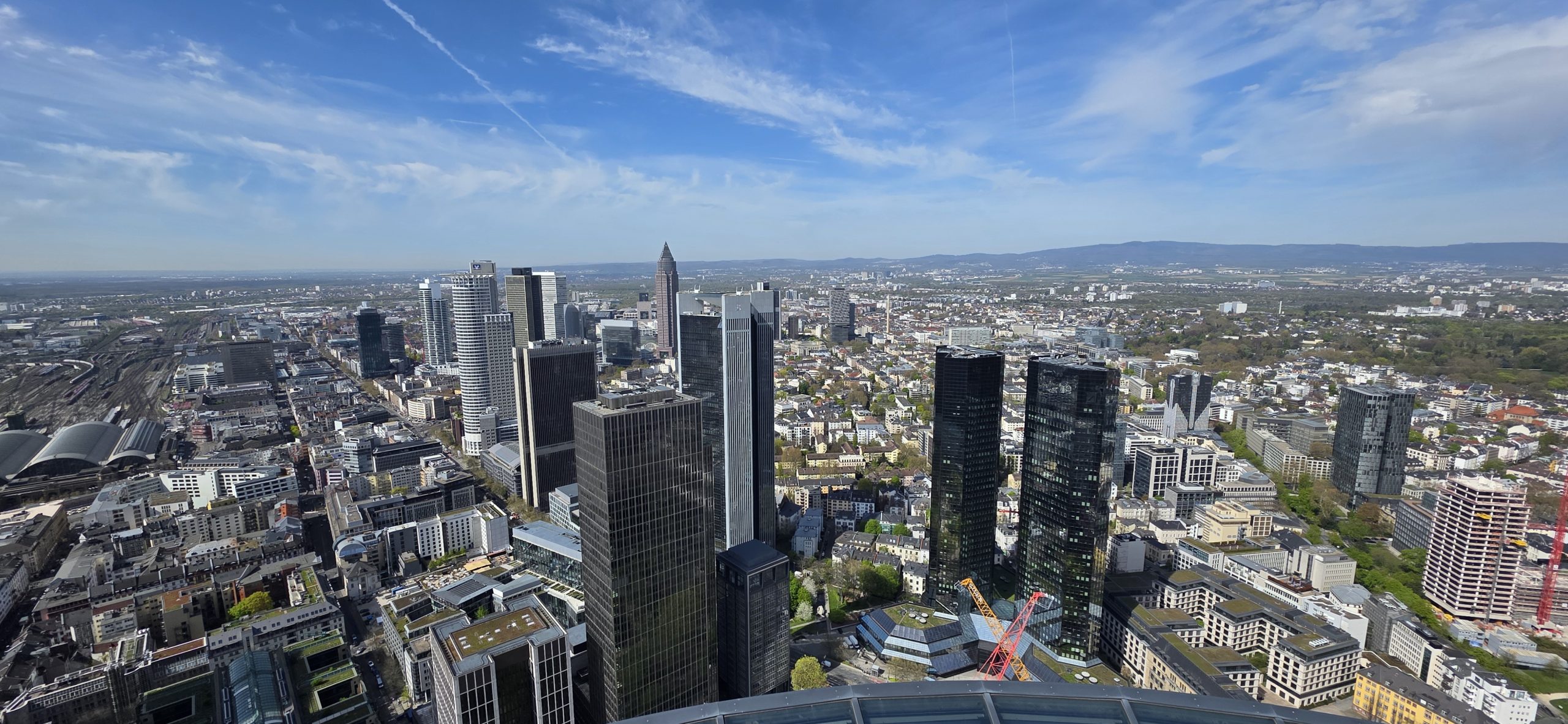 Maintower Frankfurt Aussicht über die Skyline der Stadt