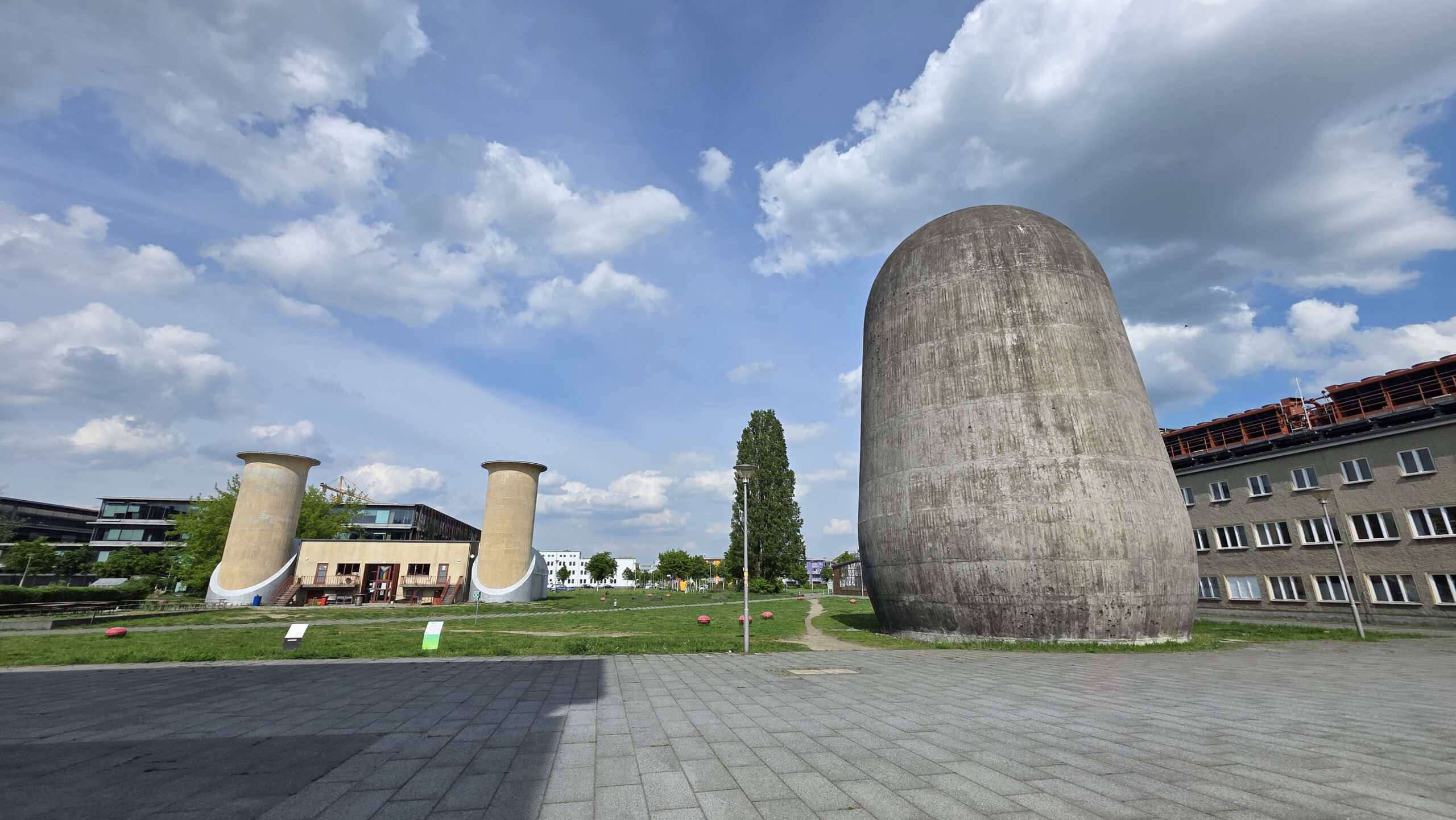 Historischer Trudelturm in Berlin-Adlershof, ehemaliges Forschungsgebäude zur Luftfahrt und Flugerprobung