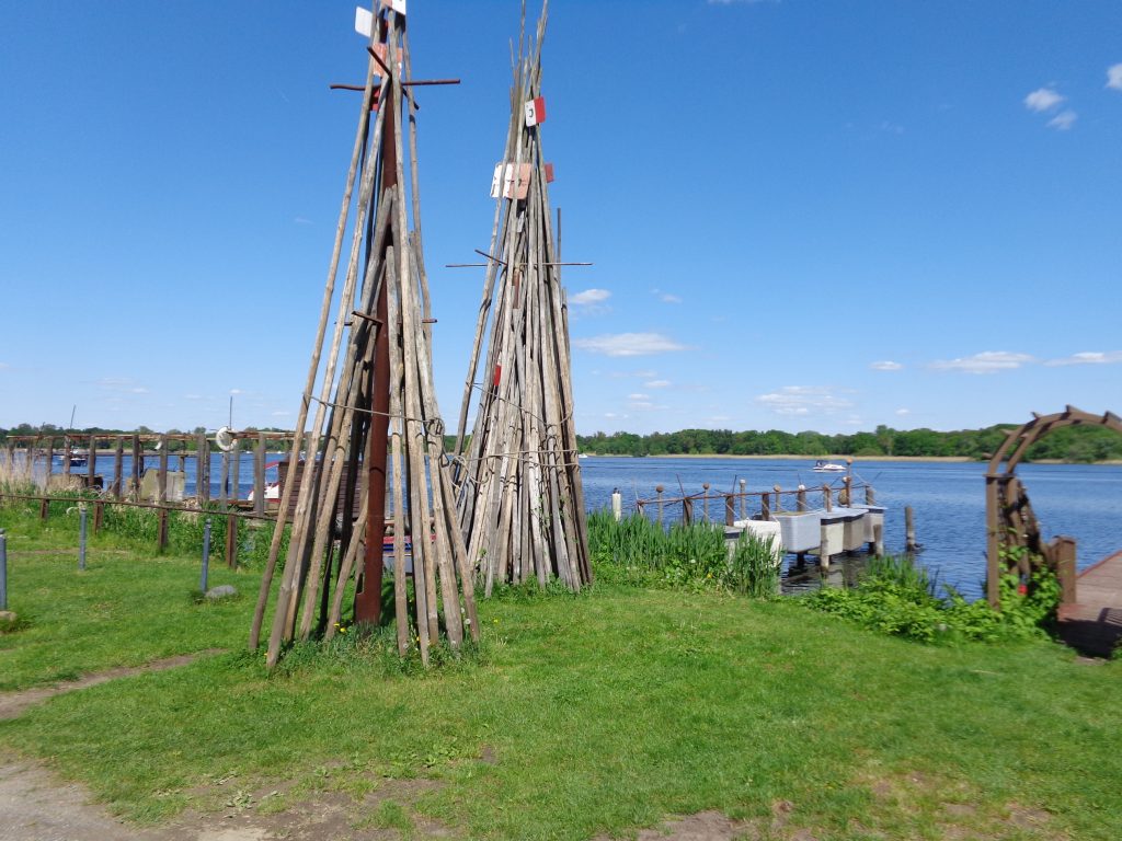 Spaziergang entlang der Havel in Werder bei Sonnenschein
