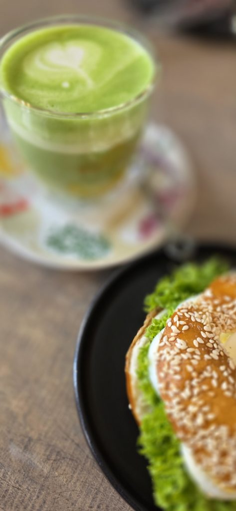 Frühstück im AHOI Café in Wiesbaden