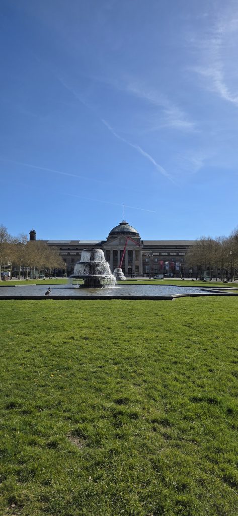 Kulturpark Wiesbaden mit Wasserflächen