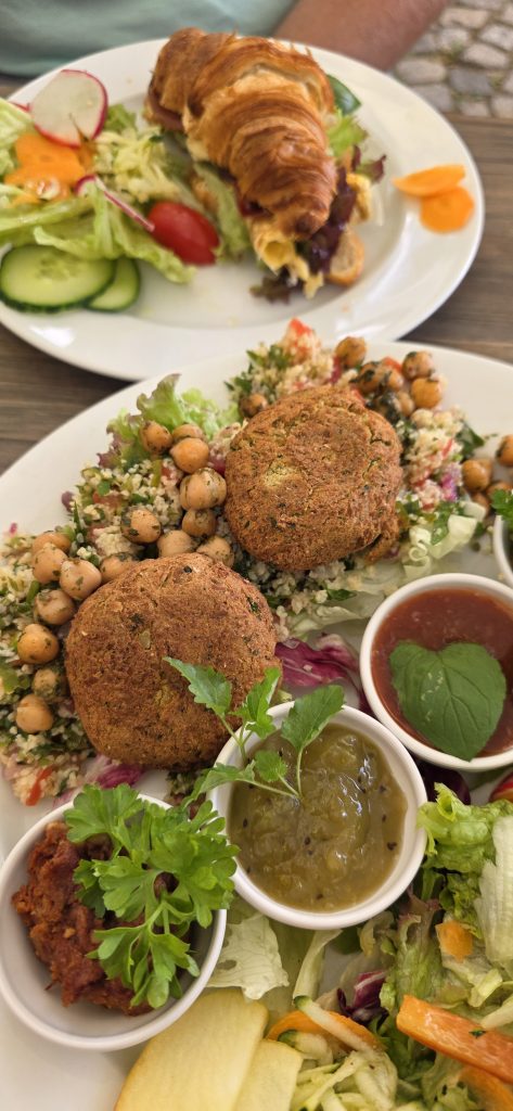 Veganes Frühstück und Gurken-Rosmarin-Limonade im Füchsen Erfurt