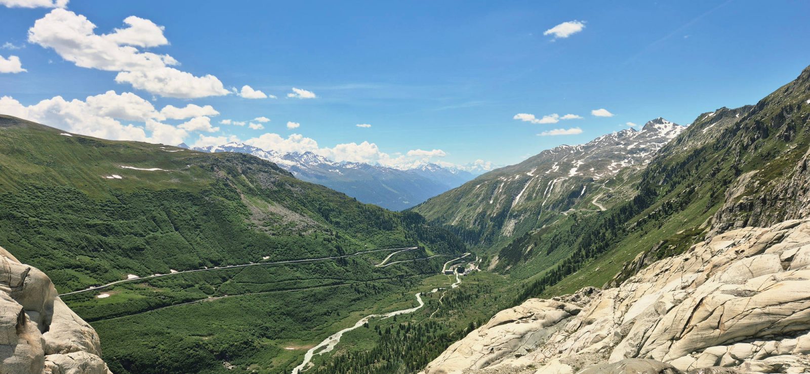 Nadine beim Wandern in den Alpen für den Reiseblog Europa Nadinswelt