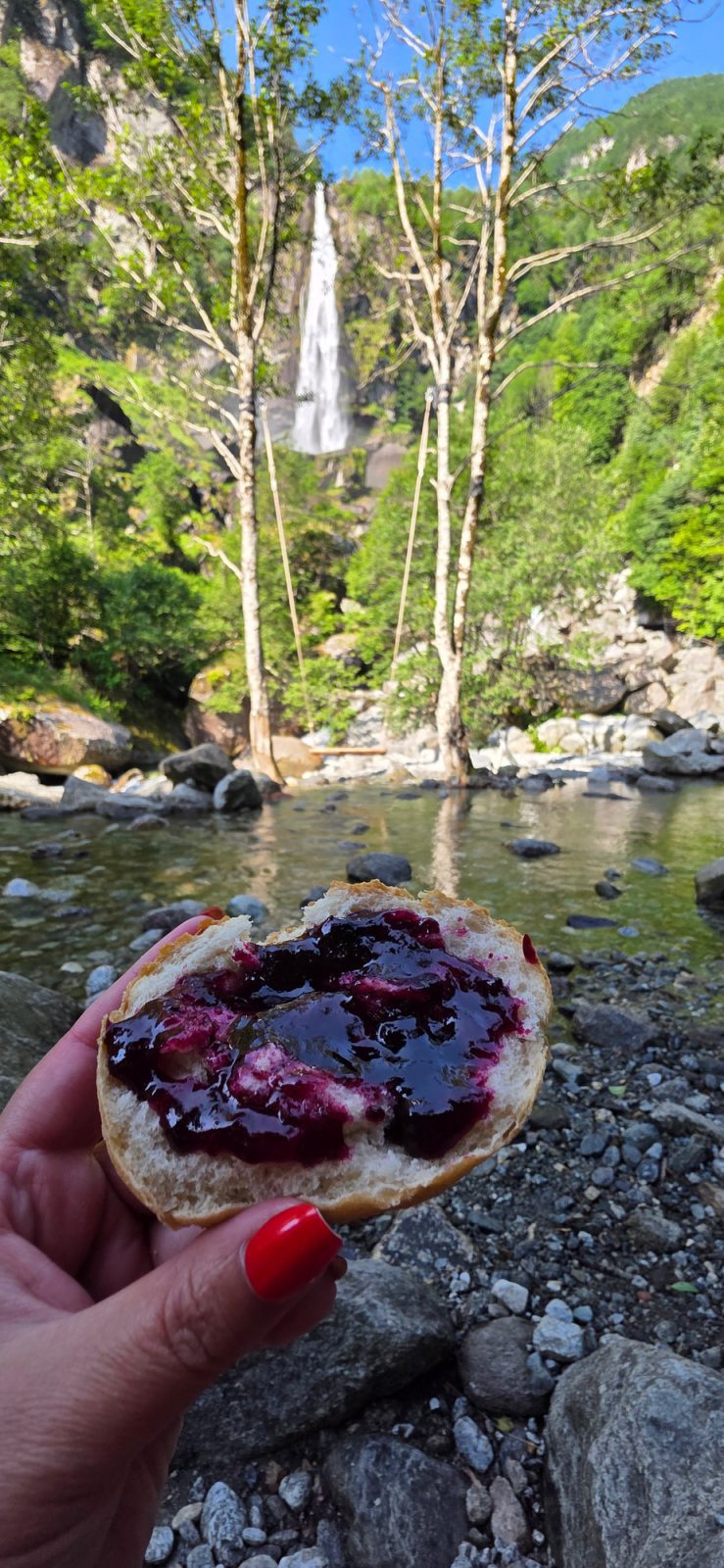 Frühstück am Wasserfall