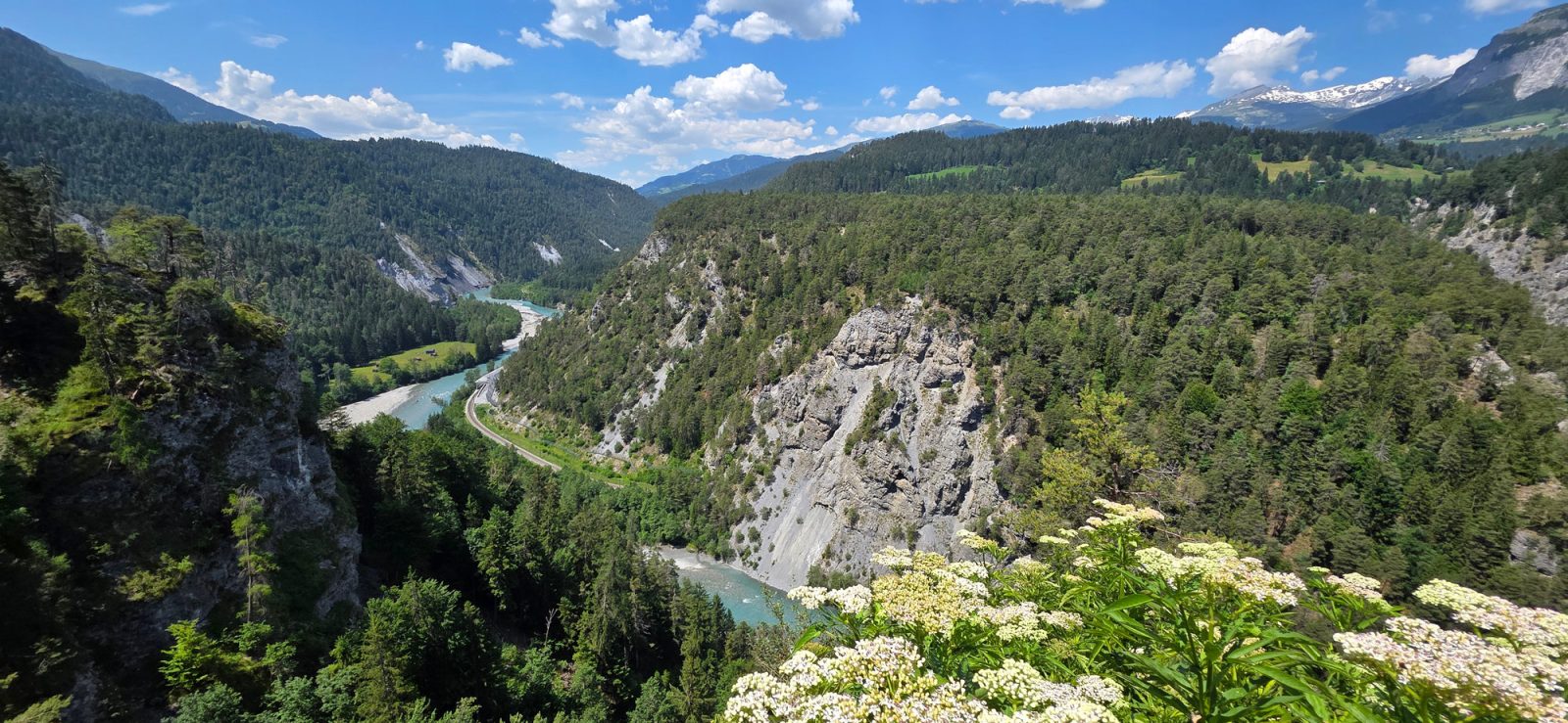 Rheinschlucht mit dem Auto